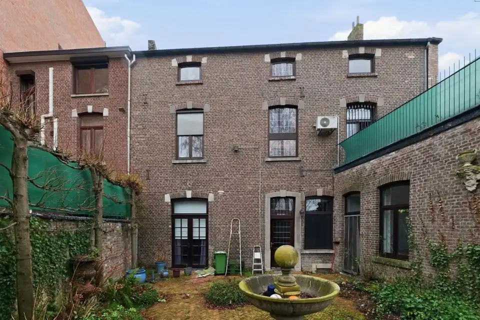 KARAKTERVOL PAND MET AUTHENTIEKE UITSTRALING EN VEEL POTENTIEEL IN TONGEREN foto 4