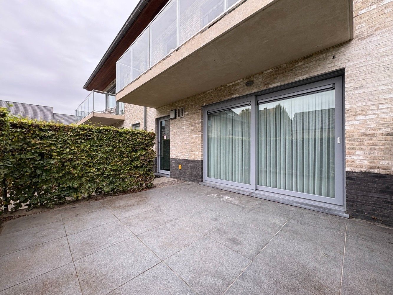 Instapklaar appartement met 2 slaapkamers en een mooi terras + garage foto {{pictureIndex}}