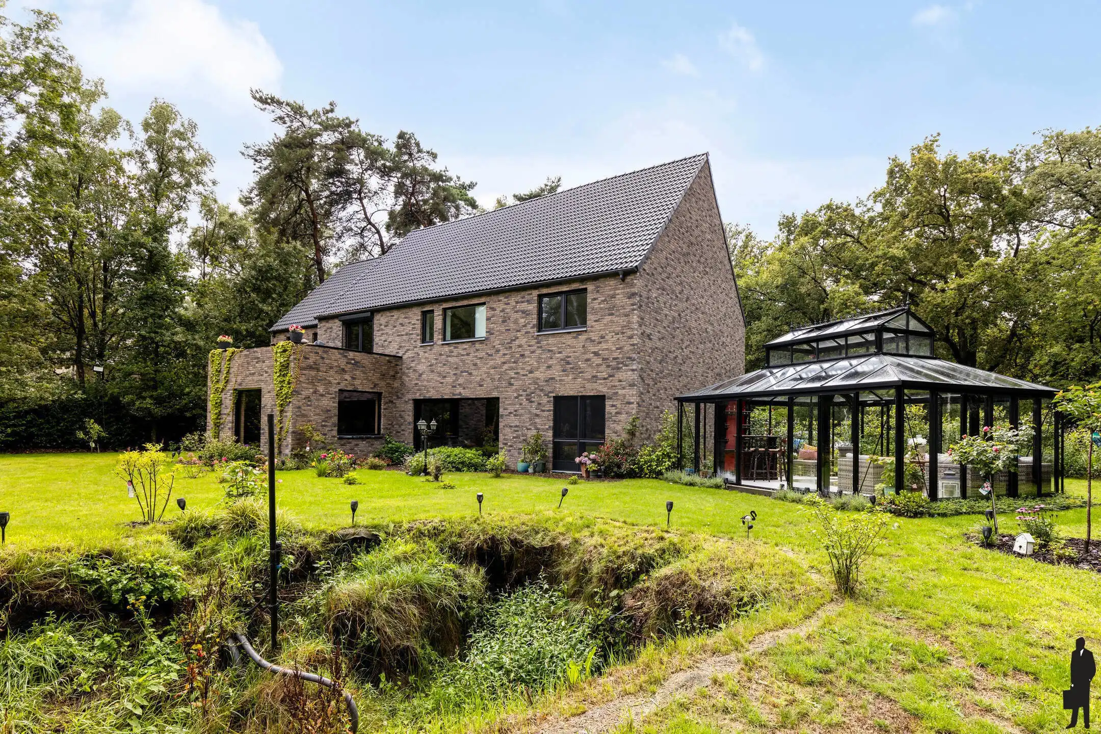 Villa in nieuwstaat vlak aan natuurgebied! foto {{pictureIndex}}