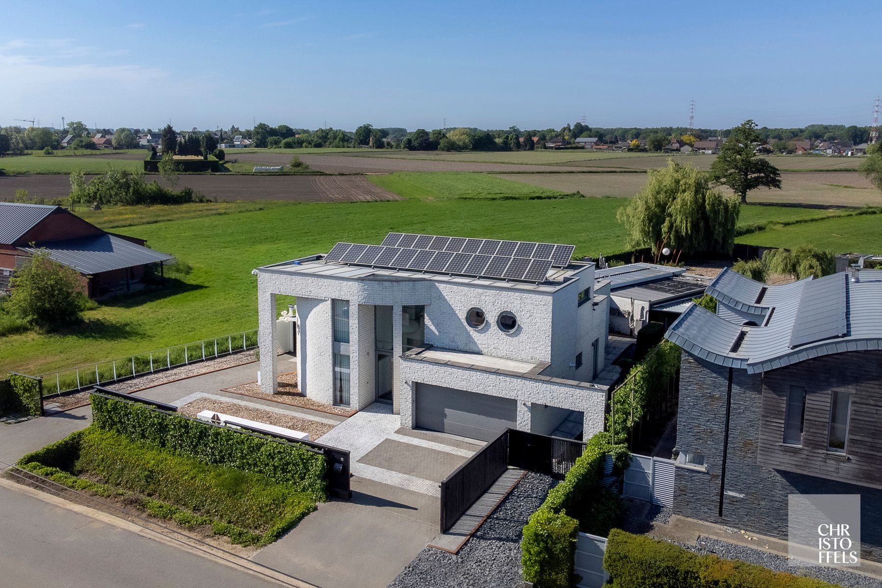 Moderne villa van 320m2 met verwarmd buitenzwembad foto 22