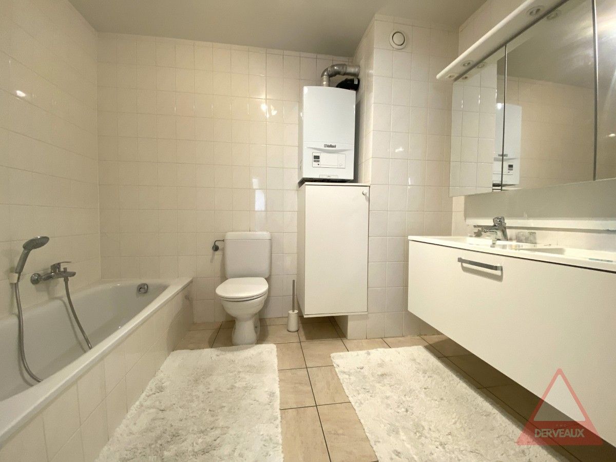 Roeselare – Ruim en instapklaar appartement met uitzicht op het Geitenpark foto 14
