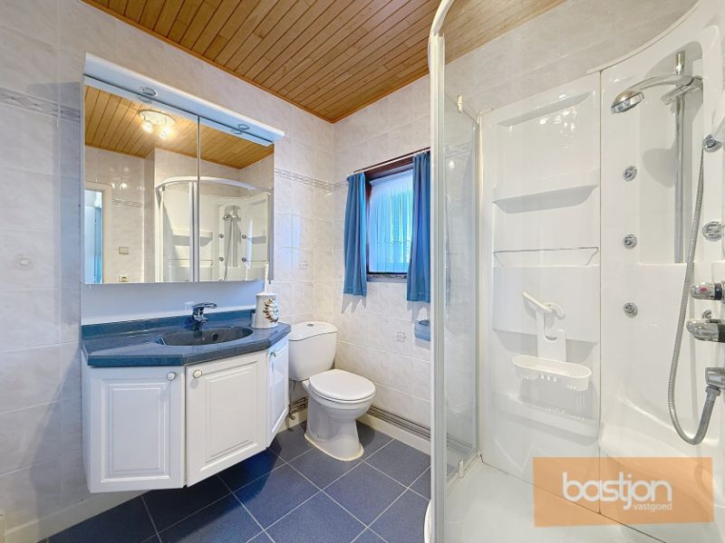 🏡 Te renoveren woning te koop in rustige buurt van Marke! foto 14