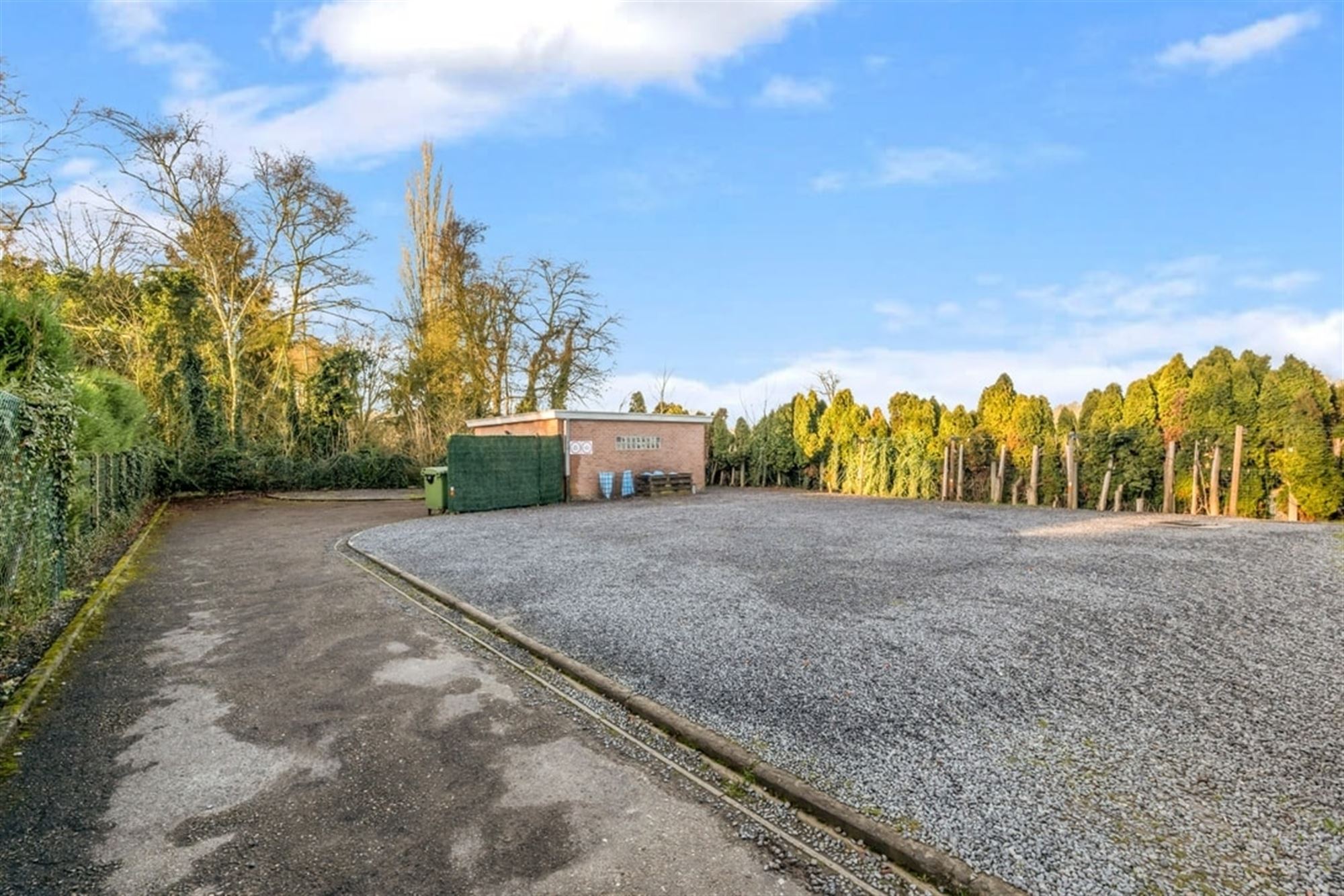 VERGUND GEMEENSCHAPSHUIS MET 15 INDIVIDUELE KAMERS foto 5