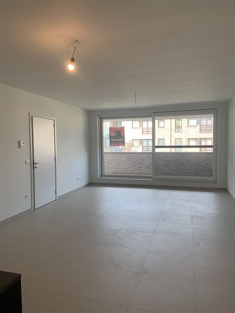 Nieuwbouwappartement met 2 slaapkamers, terras en autostaanplaats. foto 1