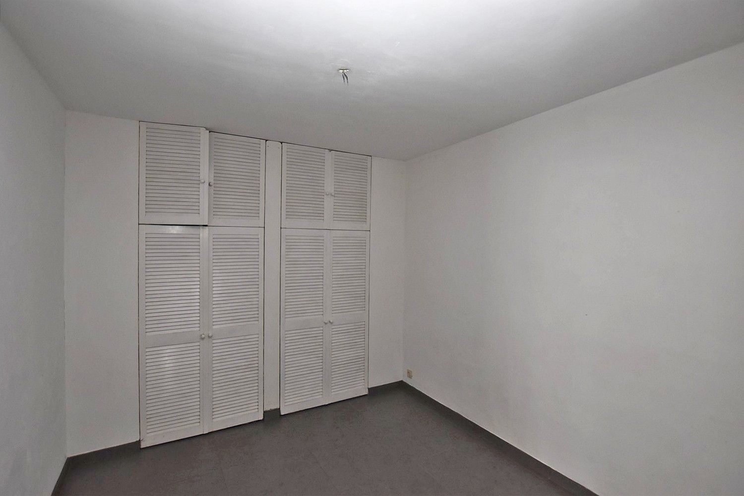 Gelijkvloers appartement met terras op gunstige locatie te huur! foto 7