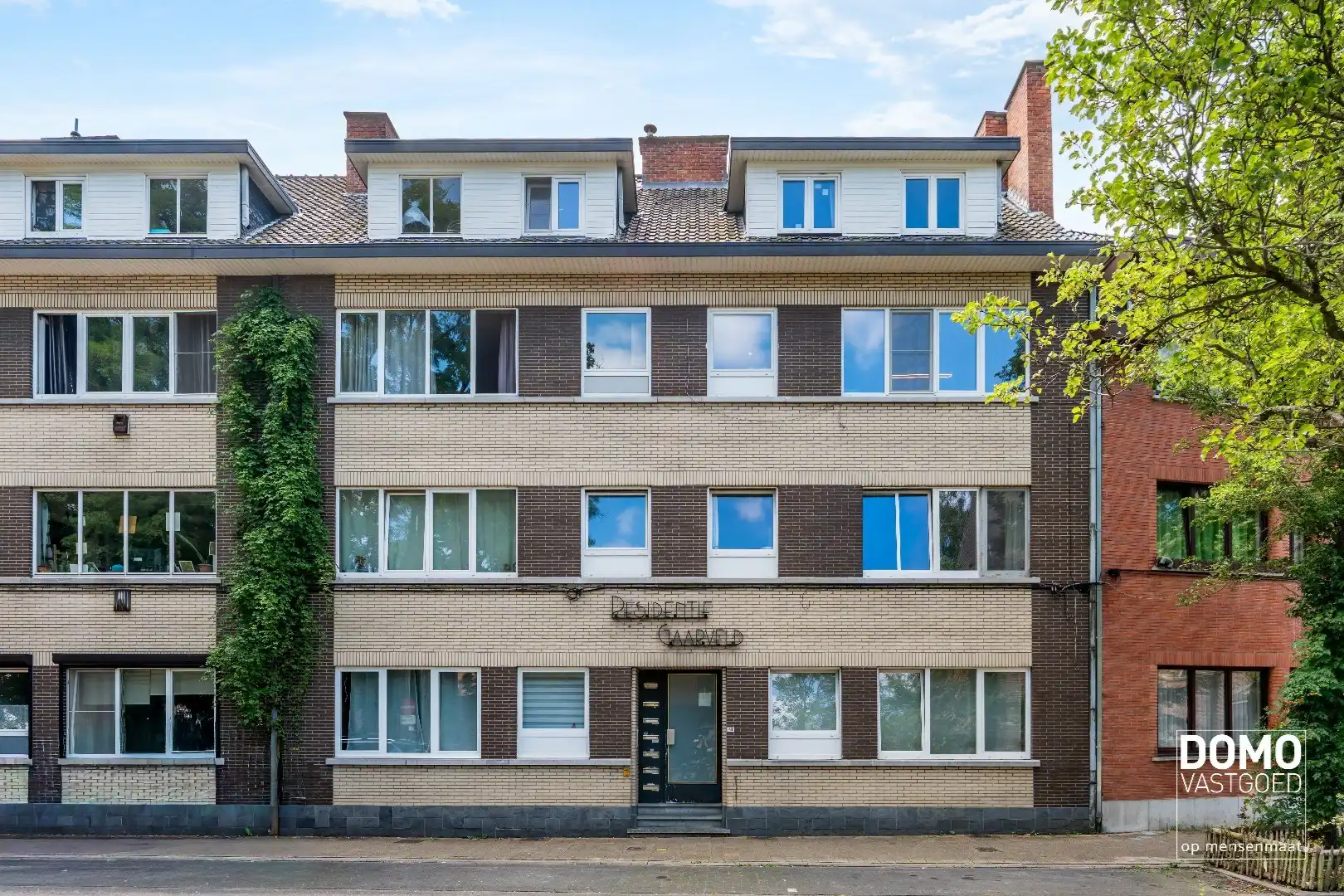 RUIM APPARTEMENT MET 2 SLAAPKAMERS, 2 ZOLDERKAMERS EN 2 GARAGES TE RUNKST foto 17