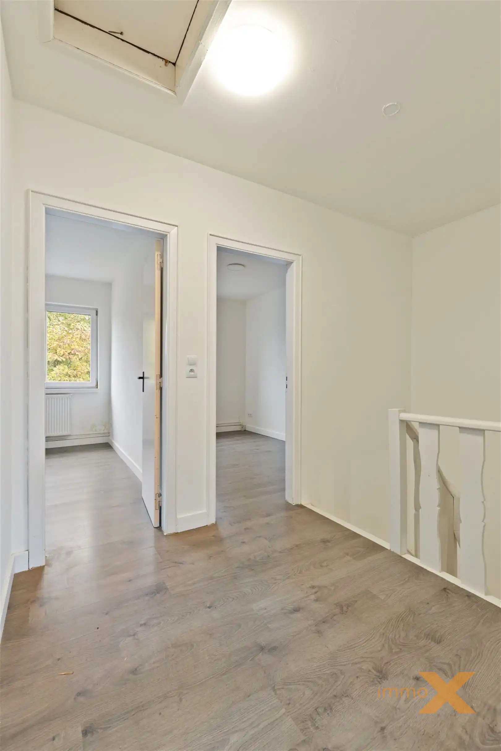 LICHTRIJKE WONING MET OPRIT EN RUIME TUIN foto 16