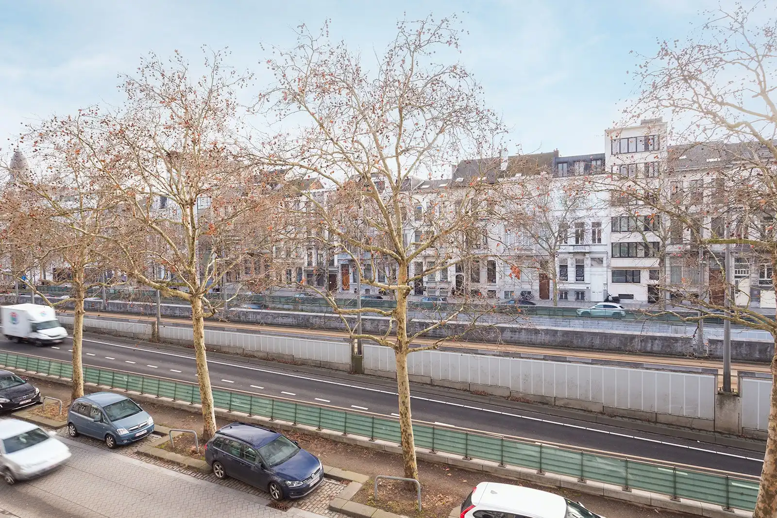 Architecturale parel met een zee van ruimte foto 4