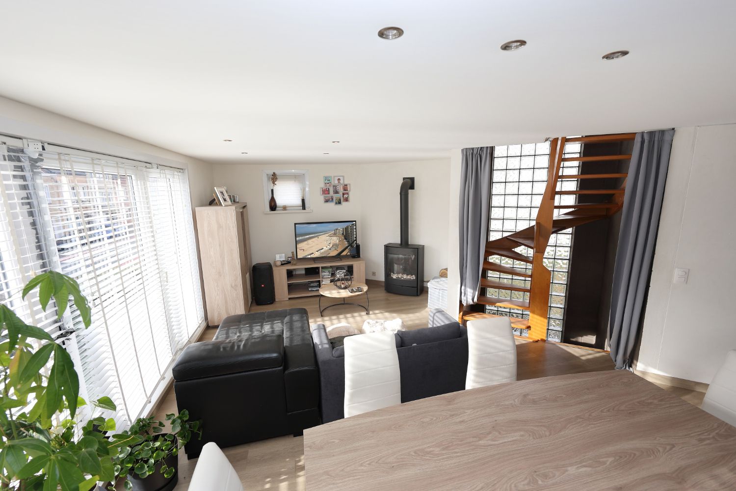 Woning op uitstekende locatie! foto 7