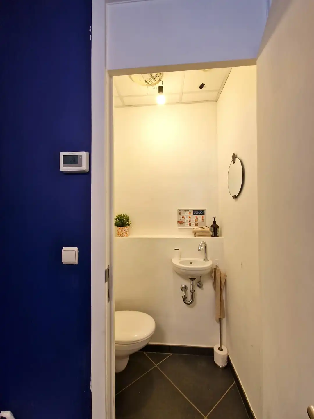 Commercieel kantoor (82m²) met grote visibiliteit te Herne foto 8