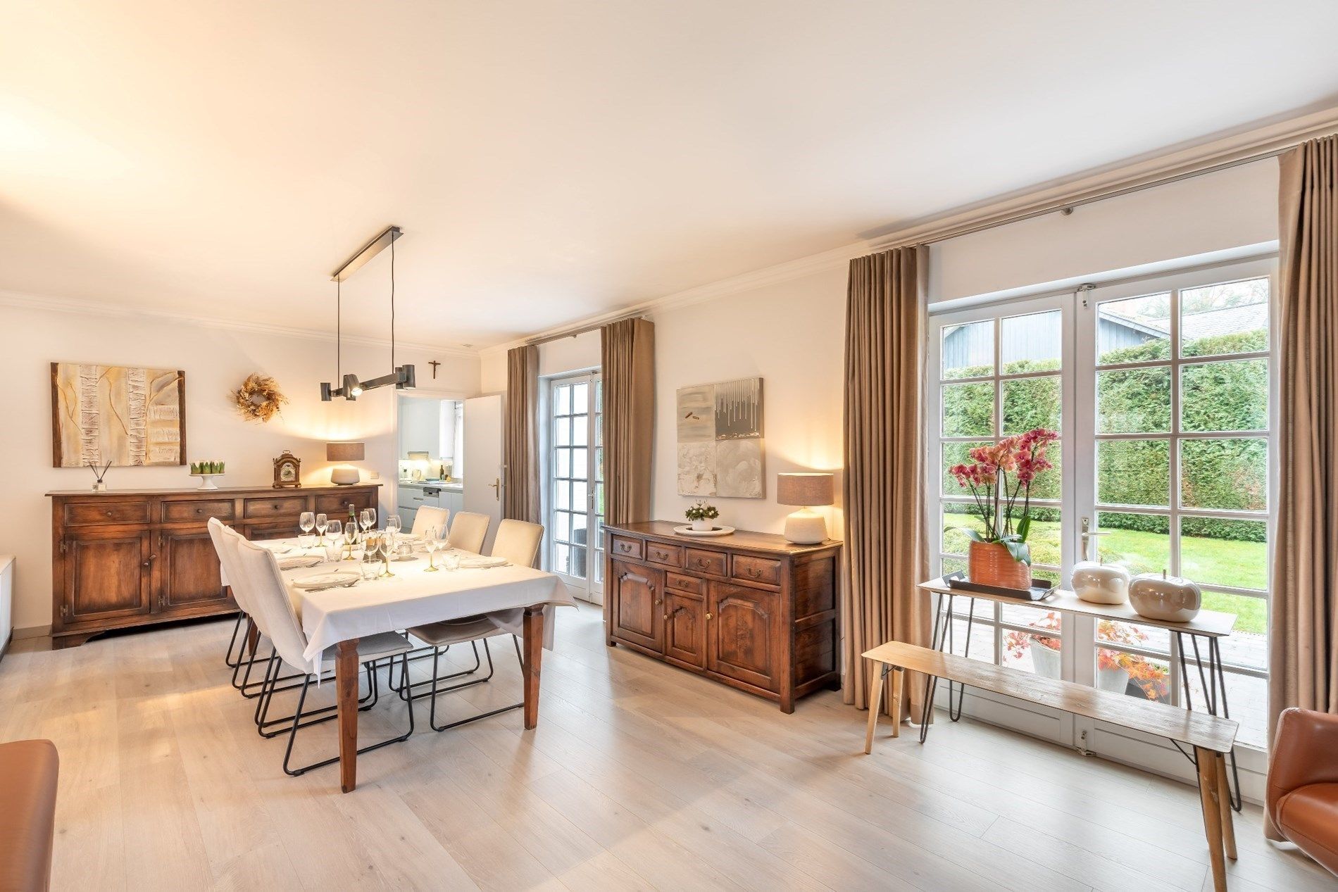 Knappe villa op residentiele toplocatie! foto 3