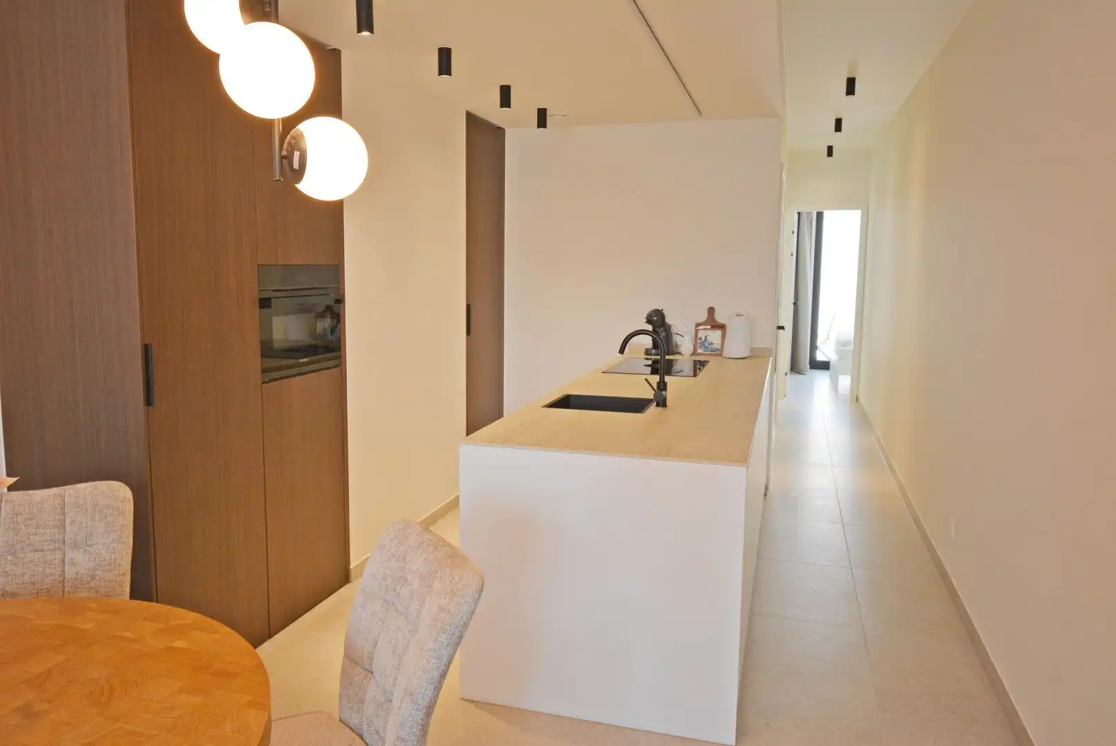 Appartement in het centrum van Knokke met eigen buitenruimte - eerste verhuur! foto 5