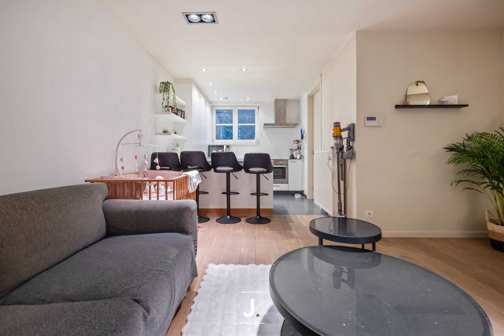 Charmante instapklare burgerwoning op de markt van Heule: een perfecte starterswoning of investering! foto 8