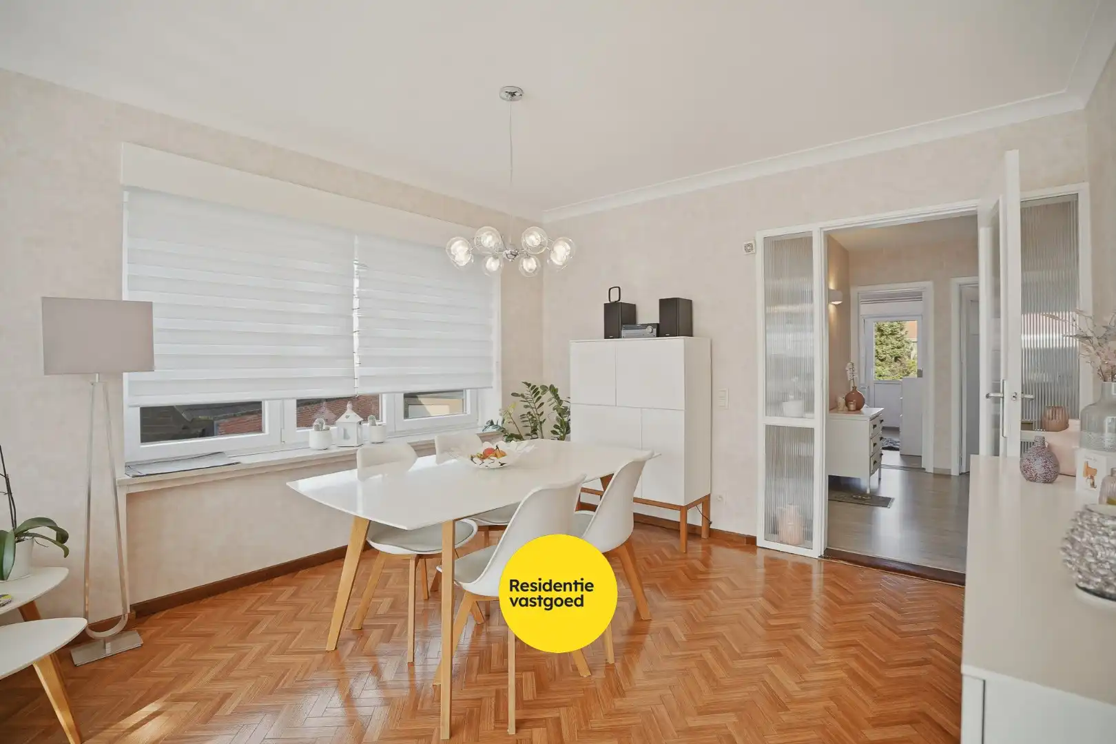 Instapklaar appartement met 2 slpks en garage te Sint-Andries! foto 3