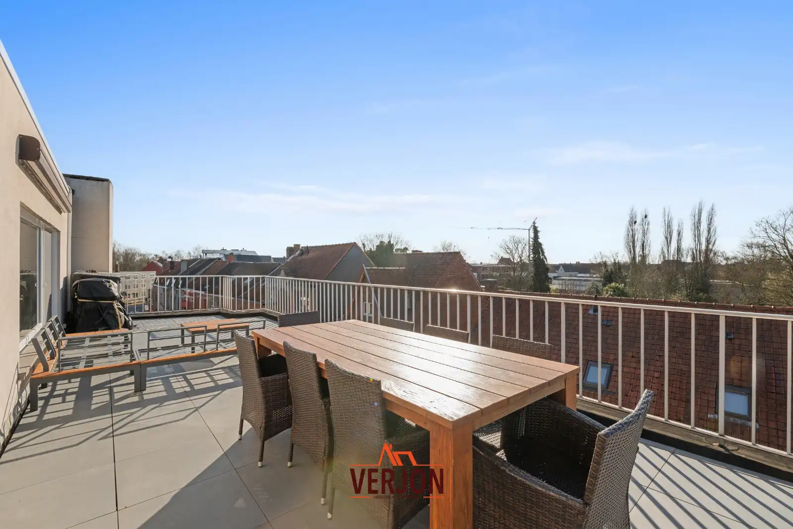 Instapklaar appartement met twee ruime terrassen! foto 5