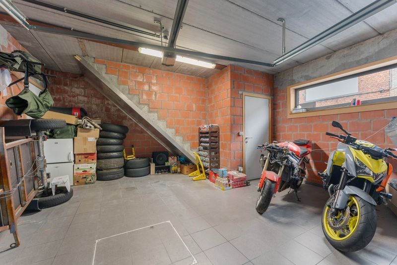 Stijlvolle en energiezuinige woning met garage in het bruisende centrum van Roeselare foto 12