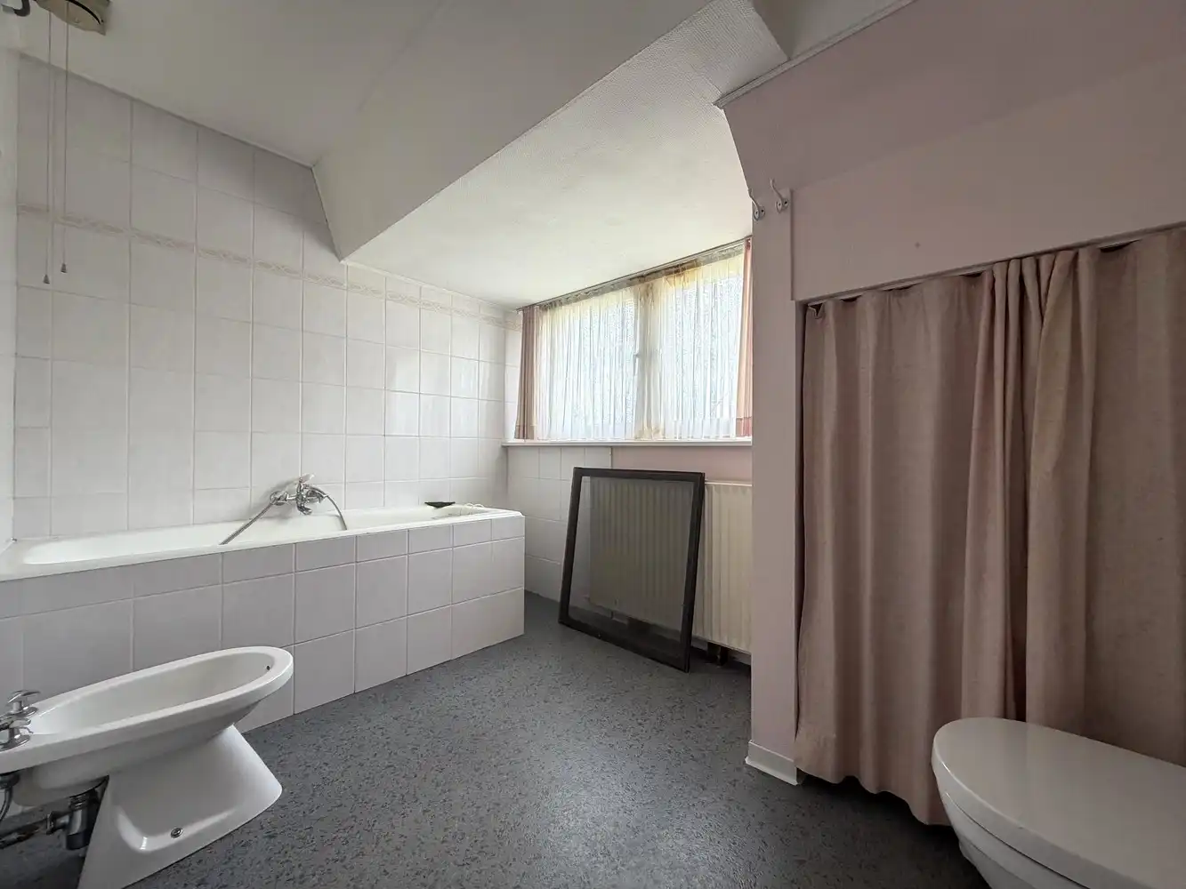 Op te frissen alleenstaande woning met riante tuin foto 21