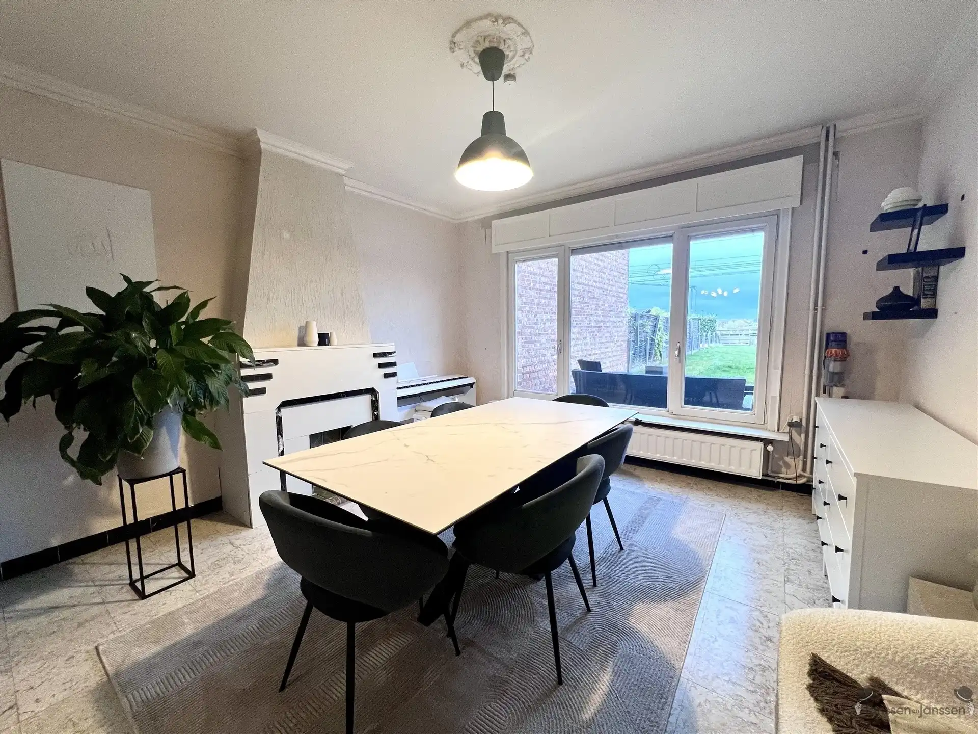 Rijwoning met 4 slaapkamers & tuin foto 3