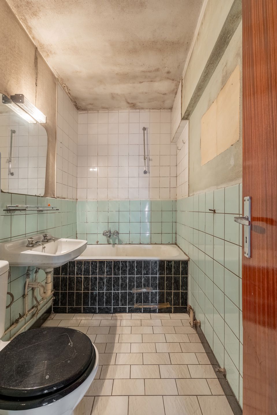 Appartement in Deurne met Renovatiepotentieel foto 11