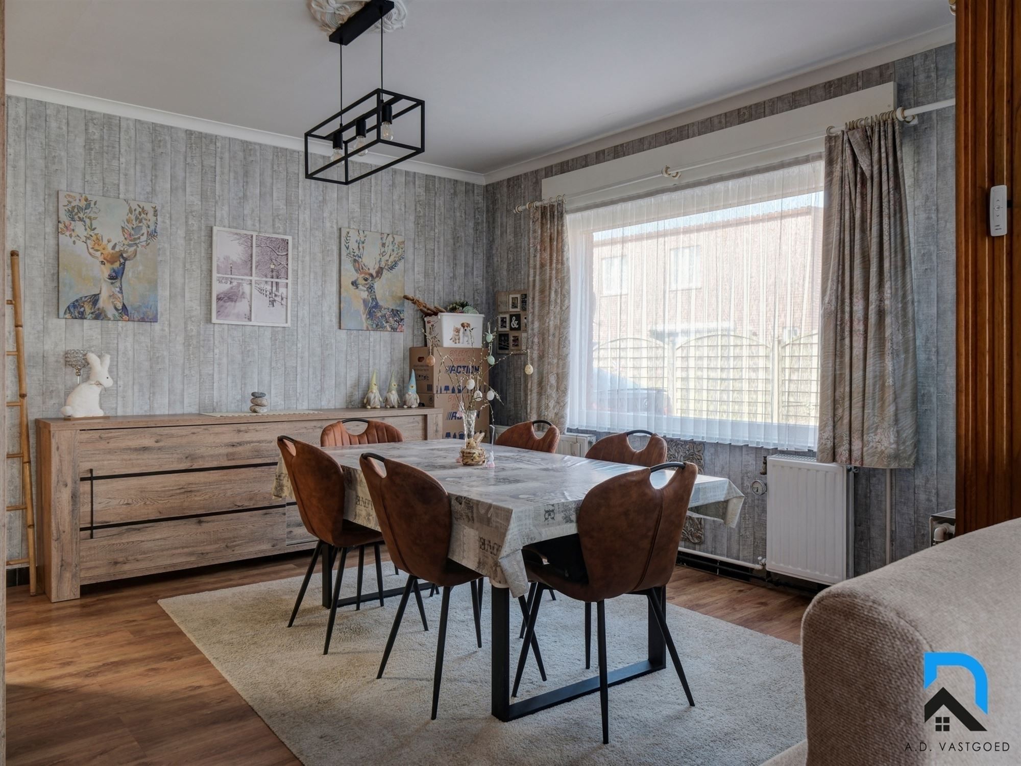 Ruime woning met grote tuin en dubbele garage foto 7