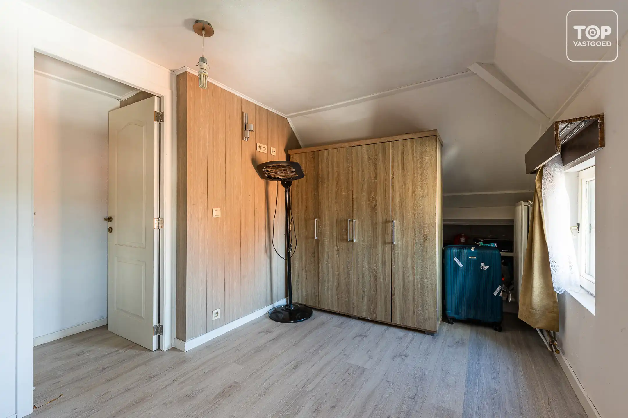 Karaktervolle half open woning met mooie gevel.  foto 21
