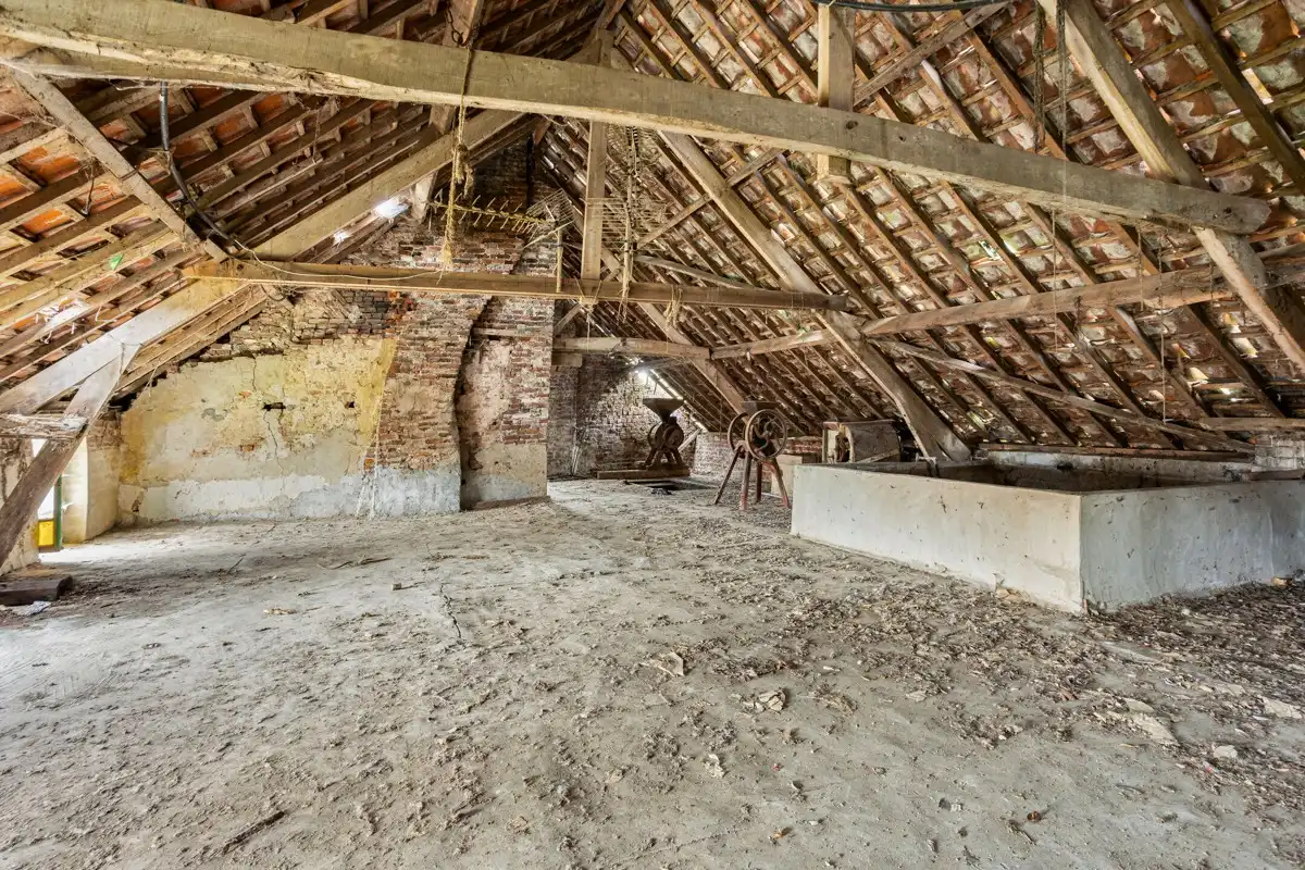 Te renoveren hoeve met schuren op ca. 1,3ha! foto 10