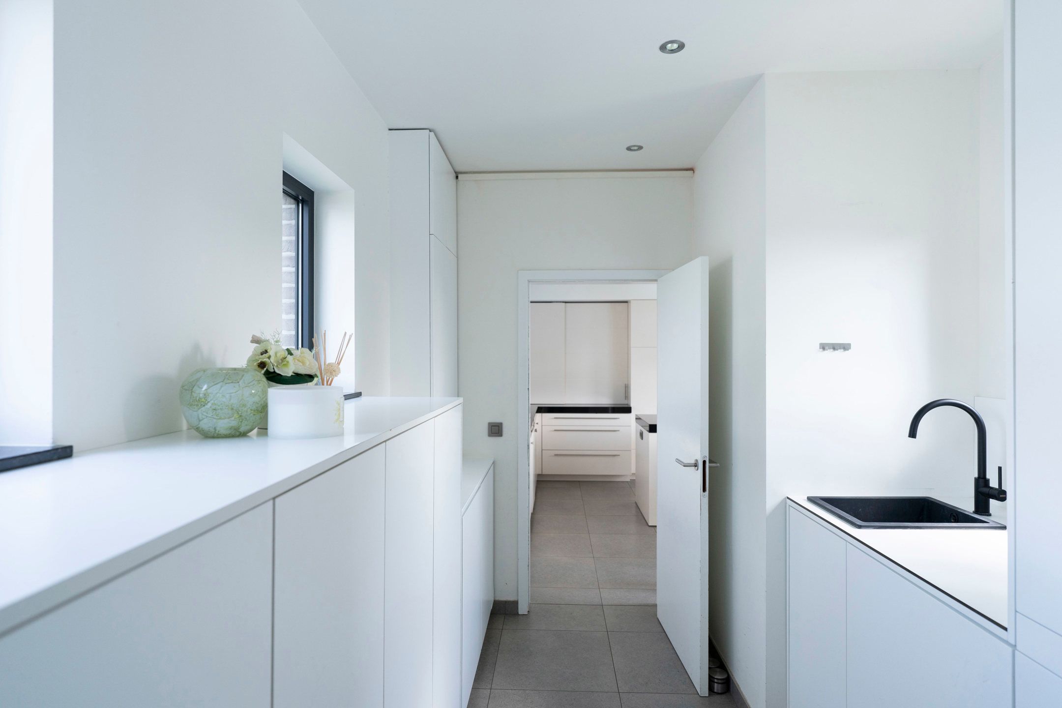 Uniek Bedrijfsgebouw & Luxe Villa In Beveren Te Koop foto 6