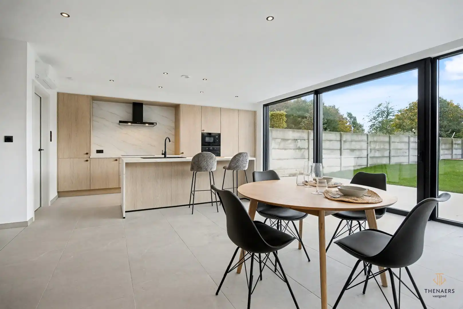 Nieuwbouwwoning met 3 slaapkamers en luxueuze afwerking. foto 3