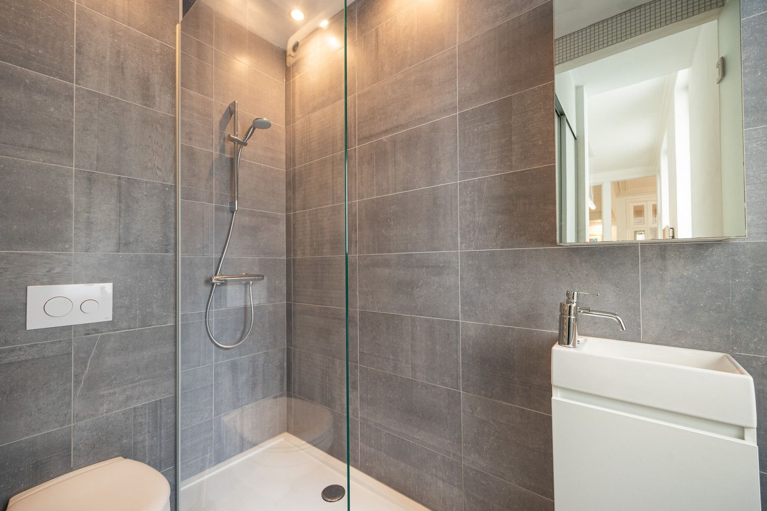 Prachtige gerenoveerde herenwoning van 341 m² in hartje Antwerpen met tal van mogelijkheden: combi wonen/werken of gedeeltelijke verhuurmogelijkheden foto 10