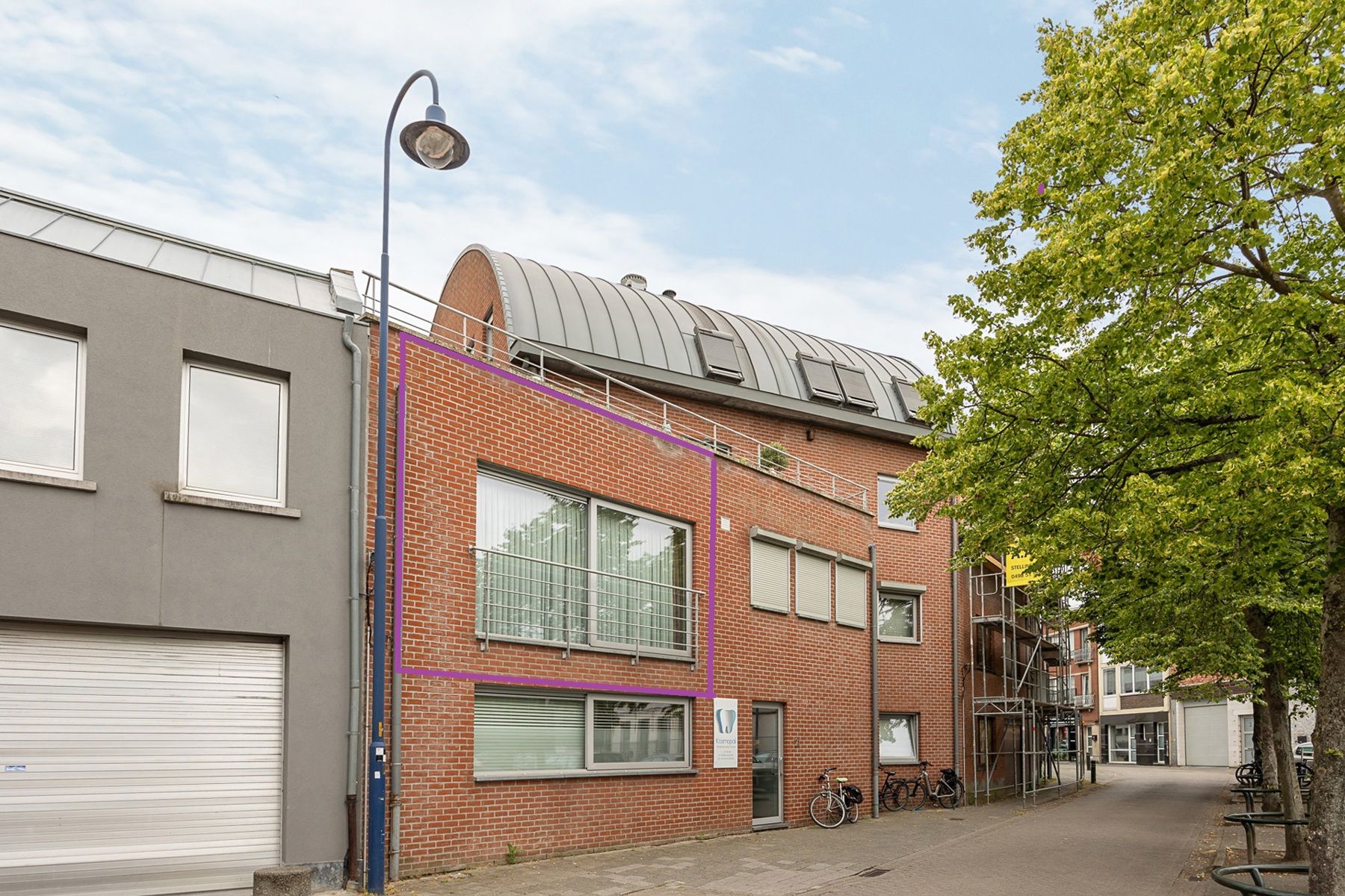 Twee slaapkamer appartement in centrum Kontich – met terras en kelderberging foto {{pictureIndex}}