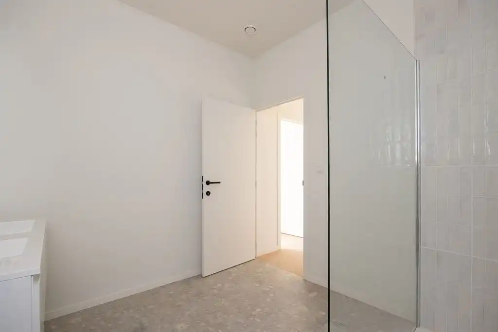 Ruim 3-slaapkamer appartement met luxe afwerking foto 11