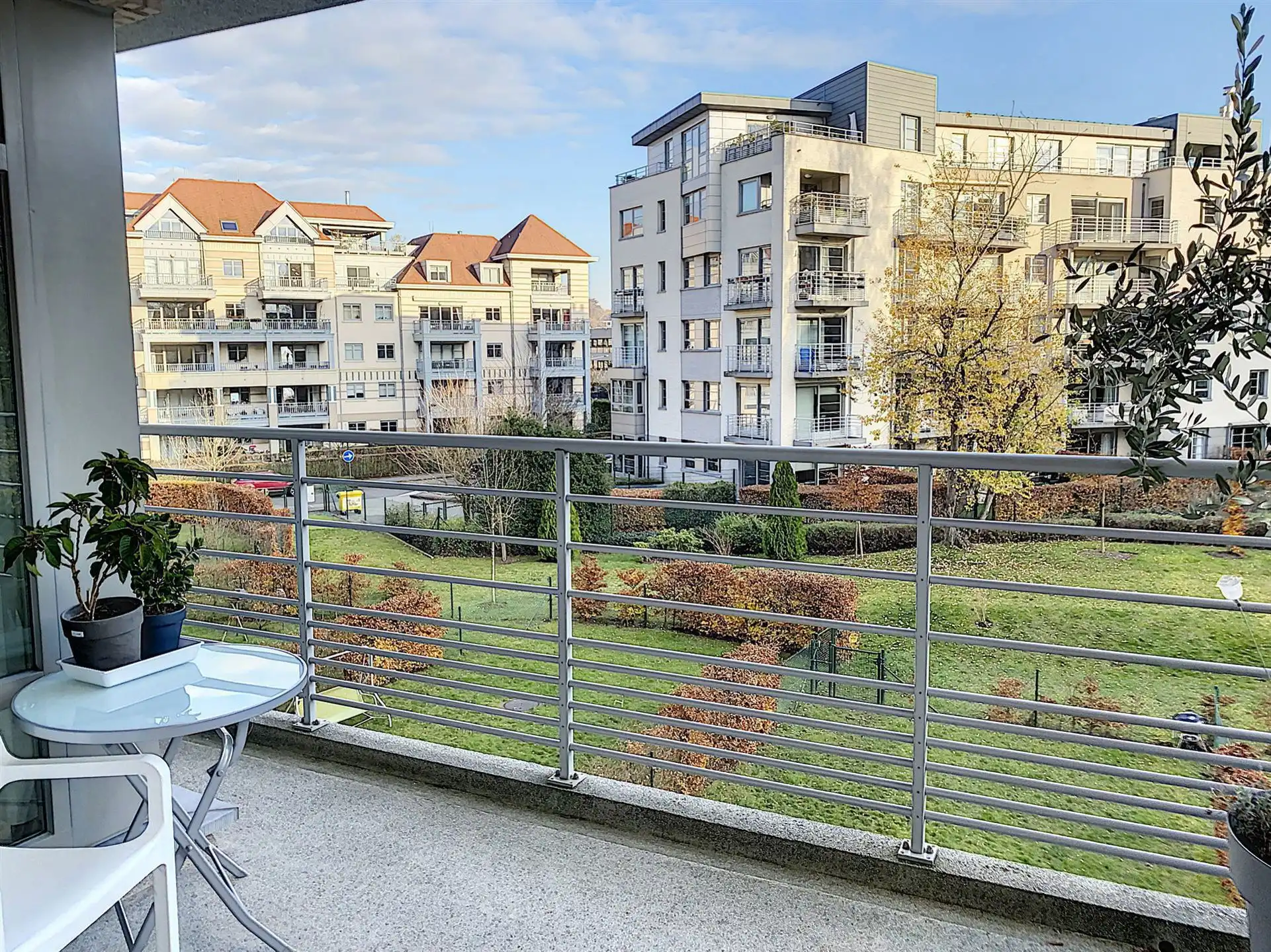 Mooi appartement met 2 slaapkamers + parkeerplaats foto {{pictureIndex}}