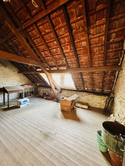 Welkom in de Jules Persynstraat– waar deze charmante woning met opvallende gevel op je ligt te wachten. foto 10