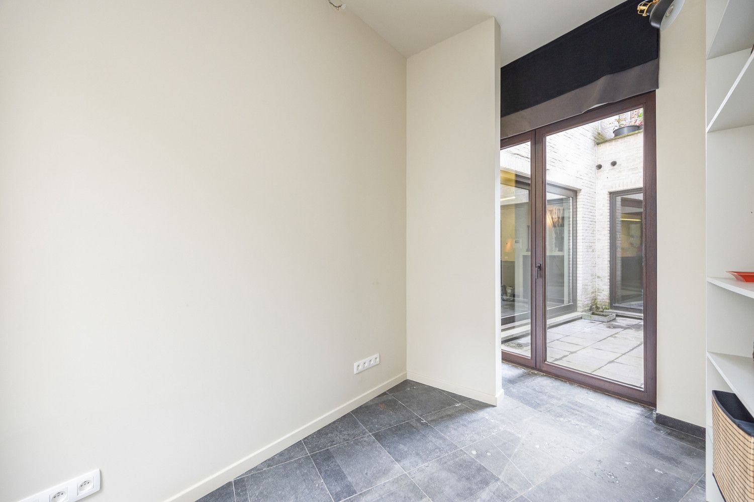 Gelijkvloers appartement  101m² met buitenruimte 20m² en ruime kelder op toplocatie aan het Mechelseplein in hartje Antwerpen foto 18