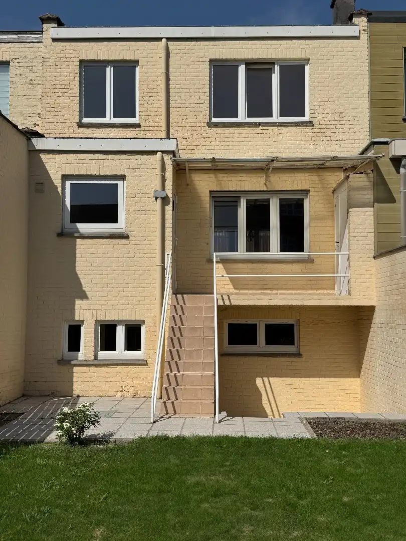een woonhuis met tuin foto 17