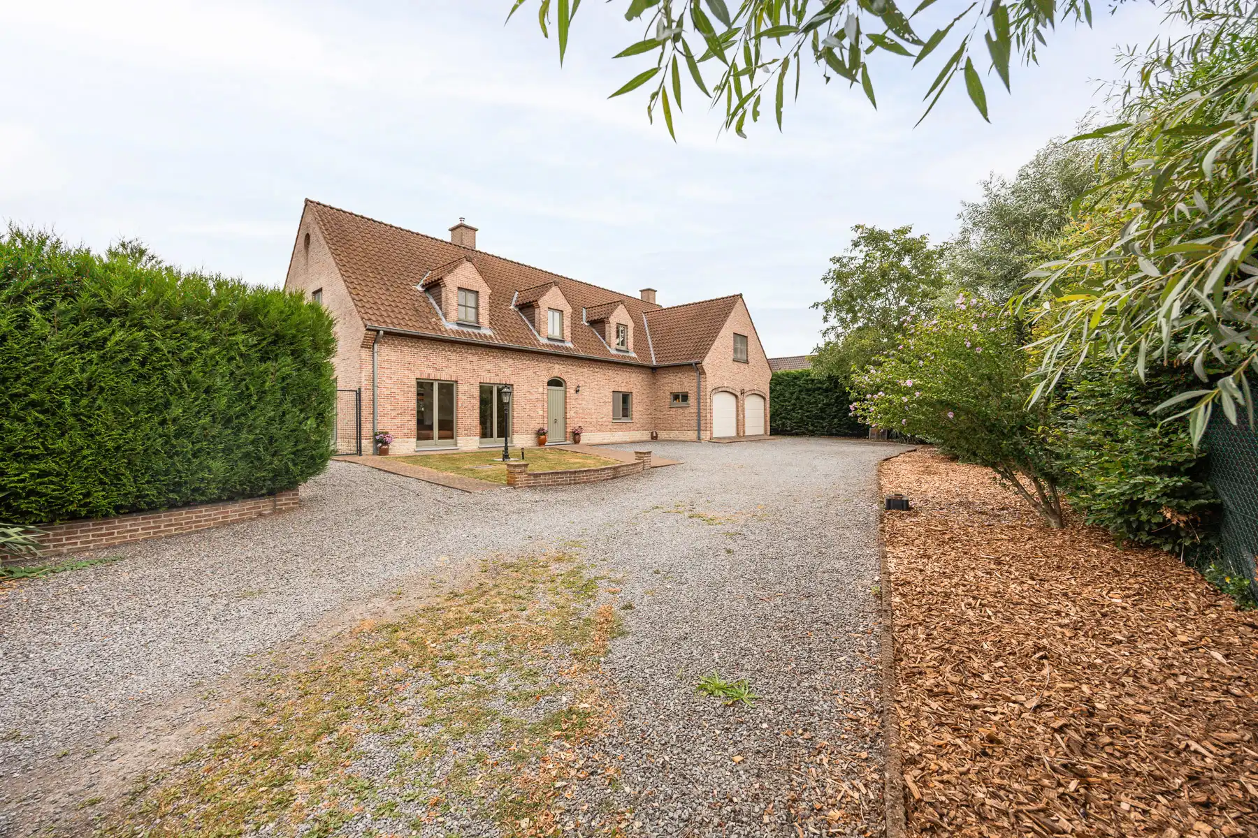 Karaktervolle kangoeroewoning met ruim perceel op toplocatie foto 2