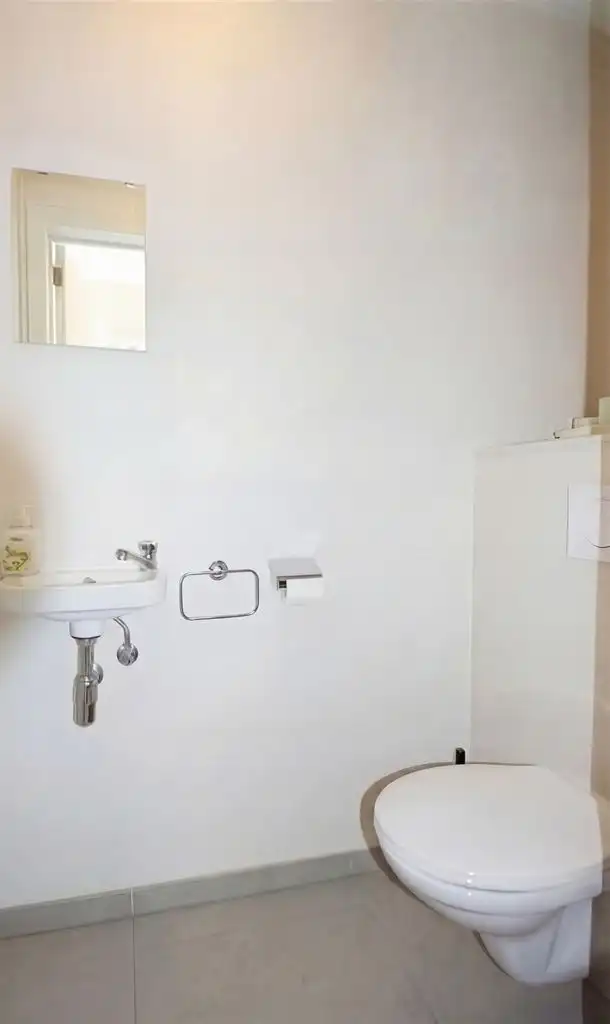 Duplex-appartement met 2 slaapkamers en bureau, terras, autostaanplaats en kelderberging. foto 5