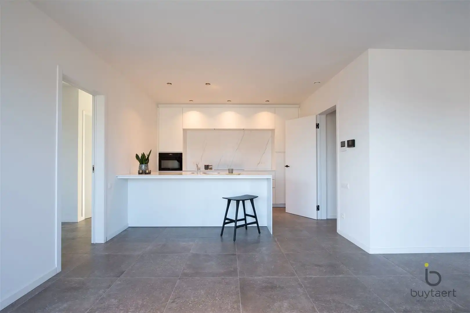 Recent 1 slaapkamer appartement met prachtig uitzicht! foto 7