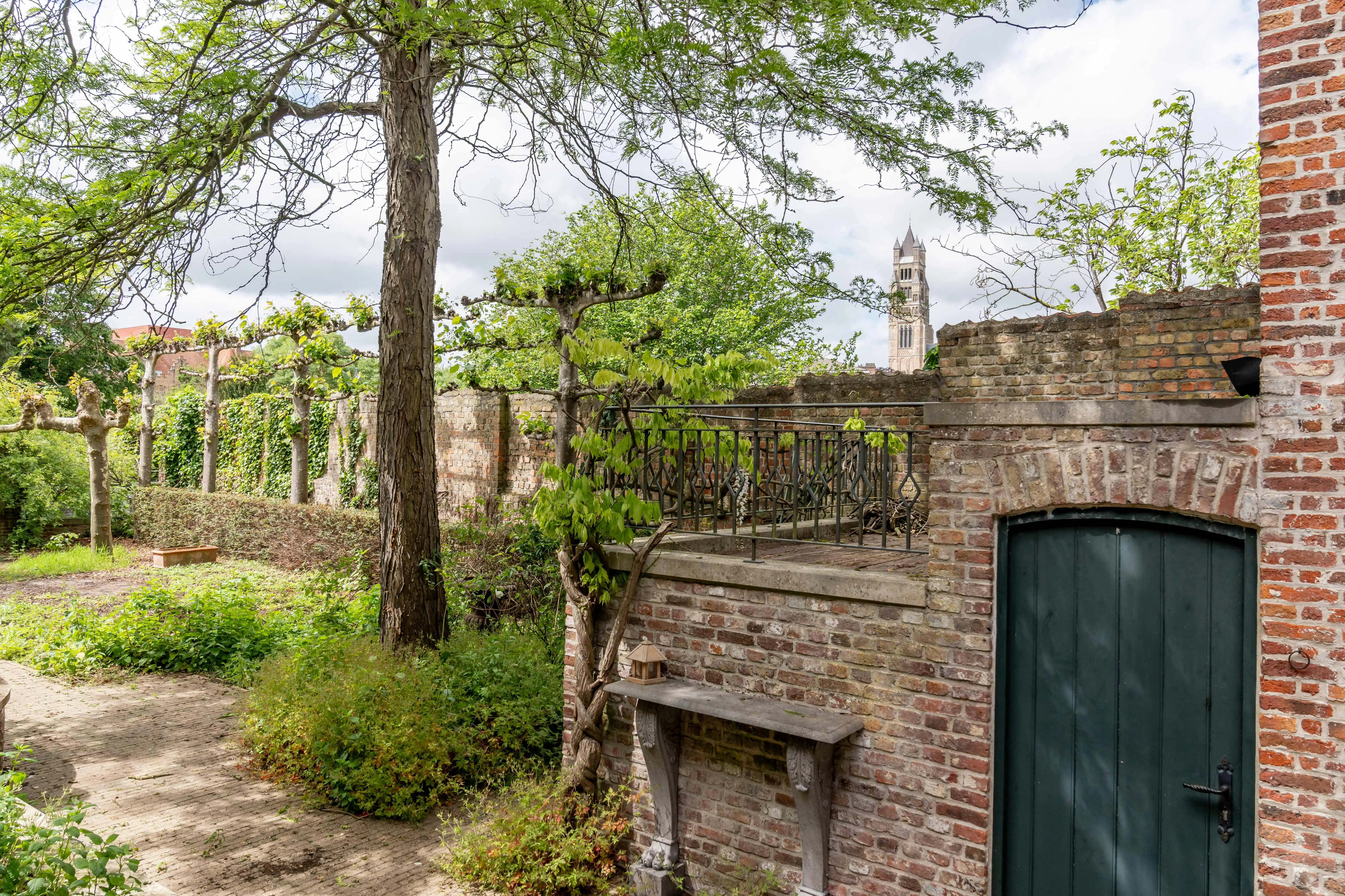Exclusief herenhuis te koop in hartje brugge foto 29