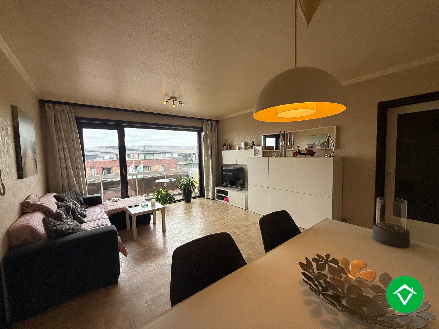 Appartement met twee slaapkamers, terras en autostaanplaats te Roeselare foto 6