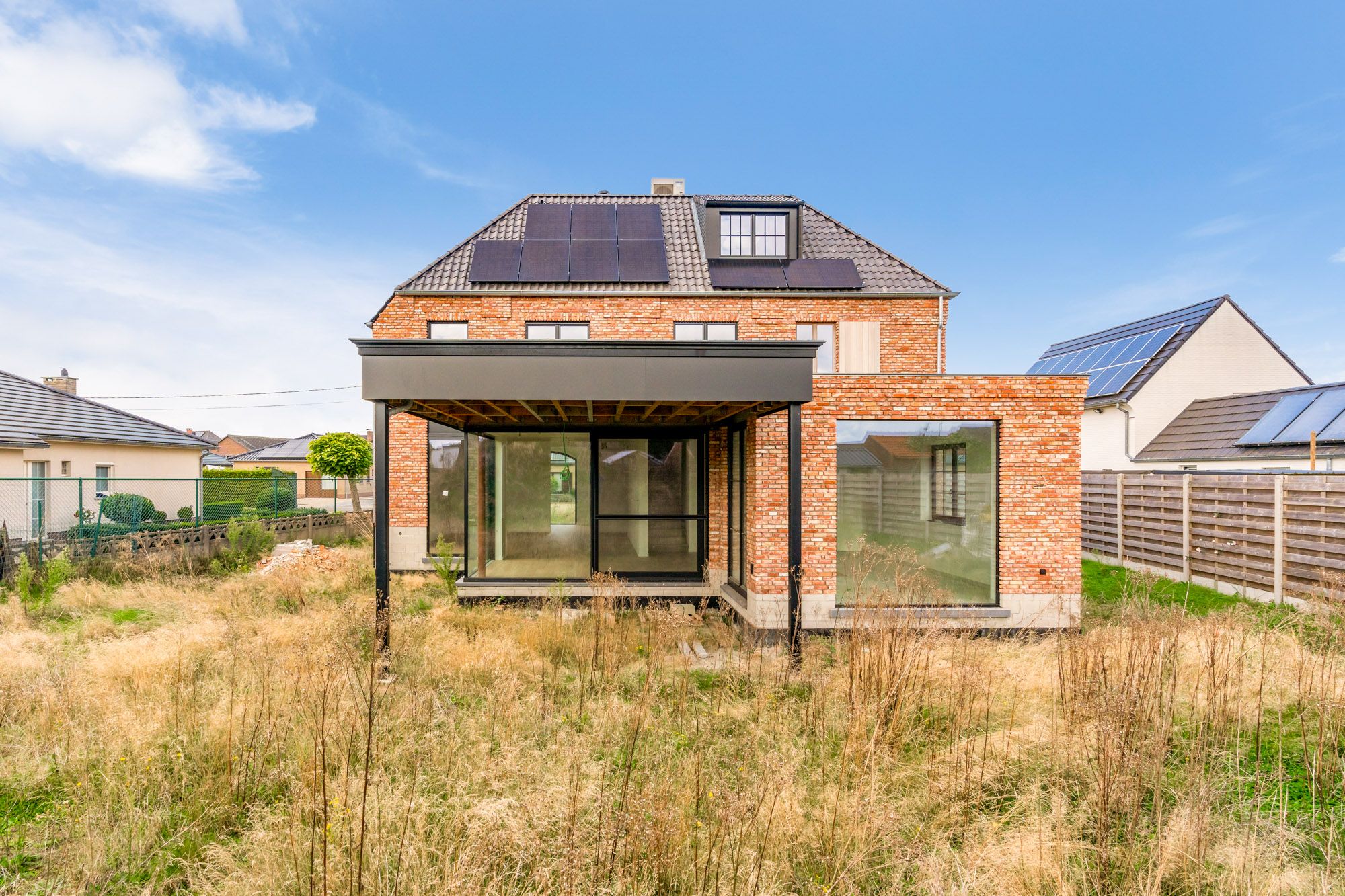 IDEALIS VASTGOED - BIJZONDERE WONING OP EEN KNAP PERCEEL VAN 10A 25CA OP RESIDENTIELE LOCATIE! foto 6