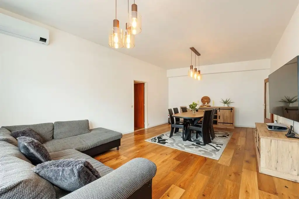 Instapklaar appartement met 3 slaapkamers en veel licht vlak bij het Rivierenhof foto 4