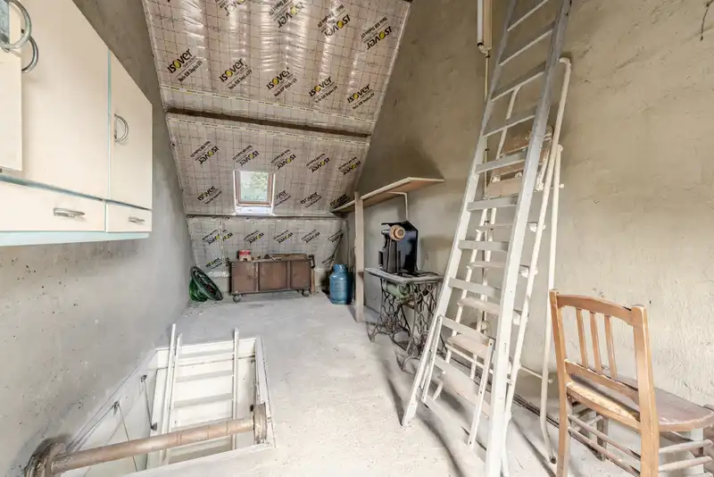 Izegem - Tussenwoning met garage en leuke tuin foto 19