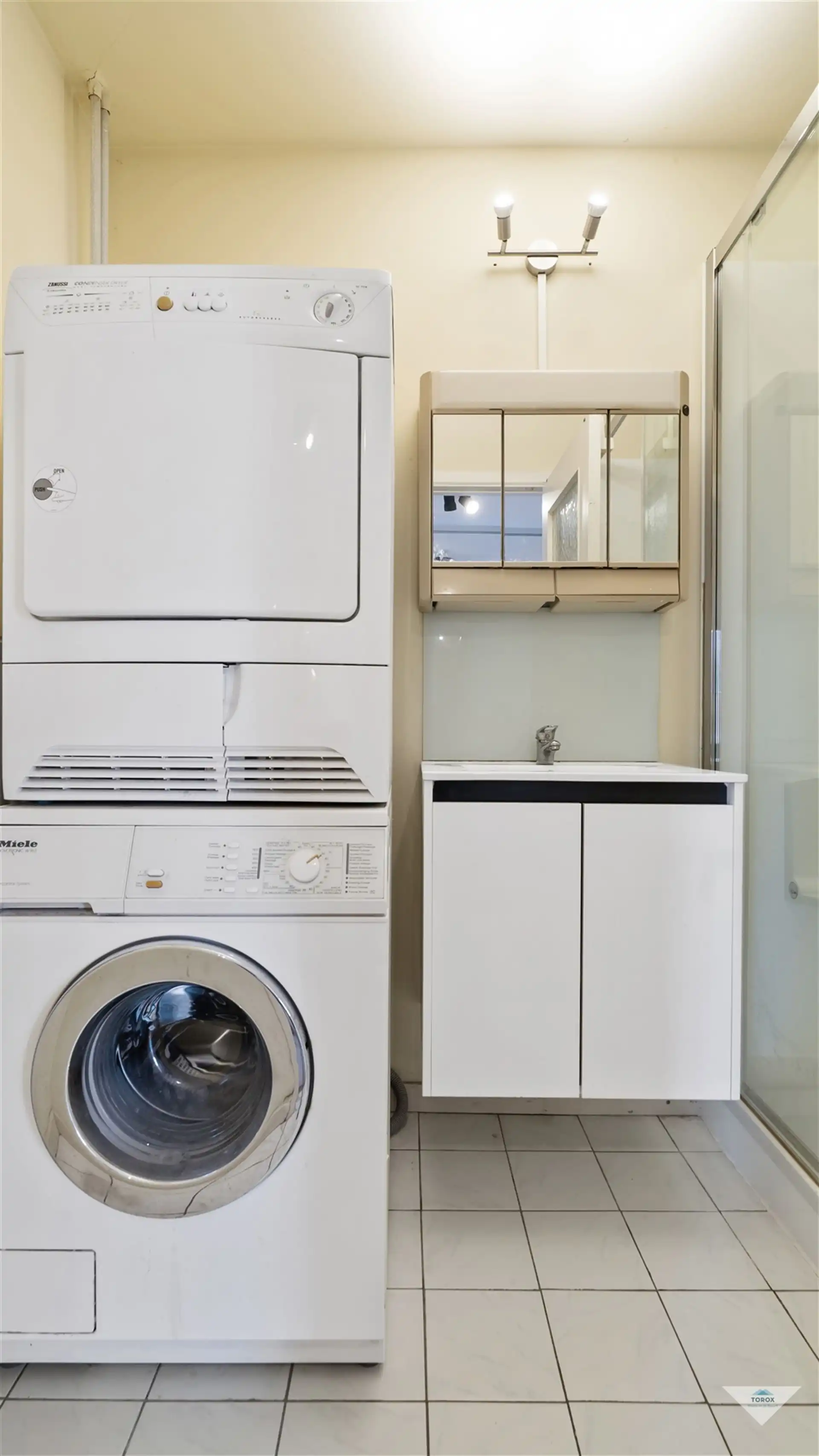 Lichtrijk appartement met garagebox foto 6