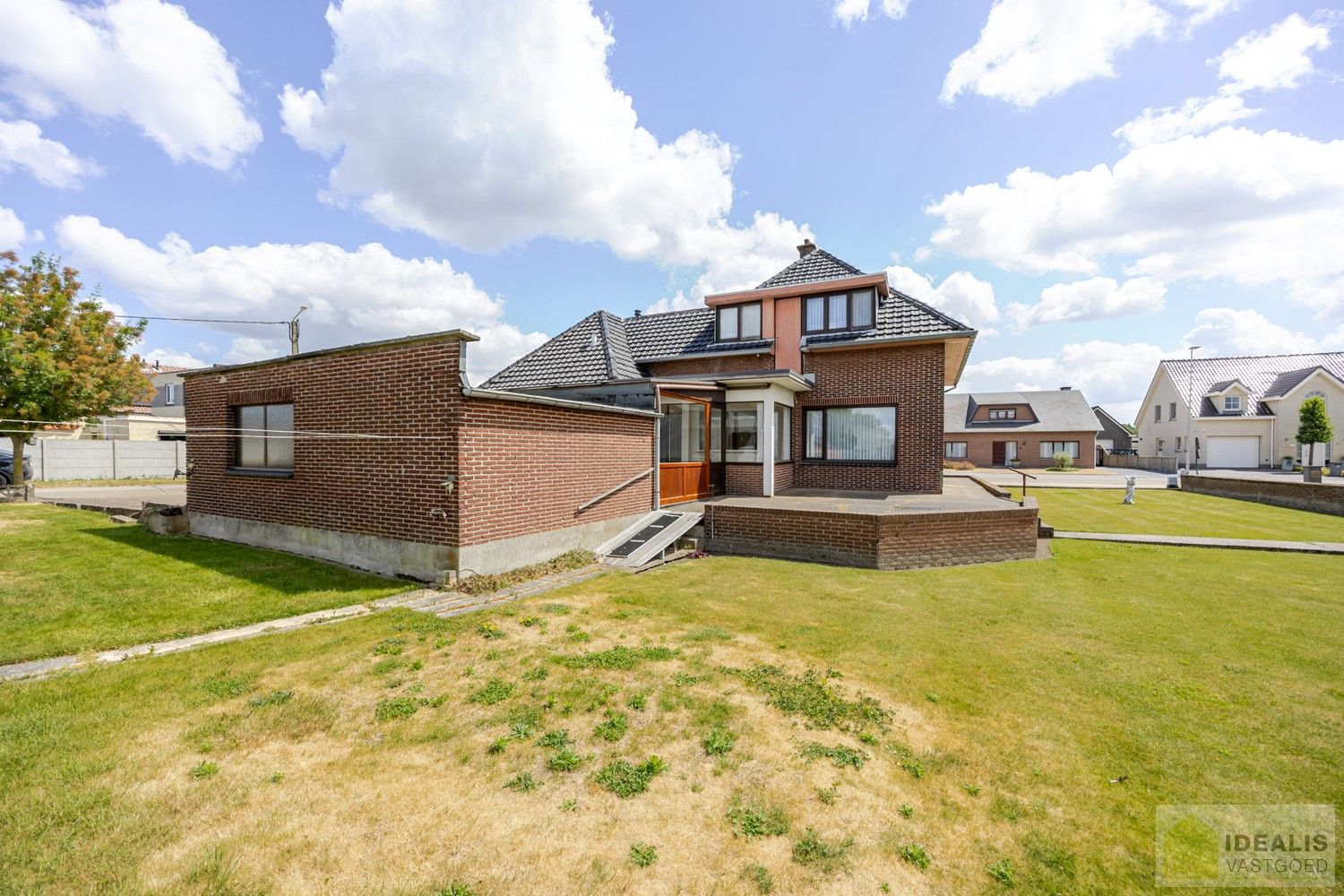 CHARMANTE EN TE RENOVEREN EENGEZINSWONING MET 4 SLAAPKAMERS OP EEN KNAP PERCEEL EN GEGEERDE LOCATIE !! foto 6