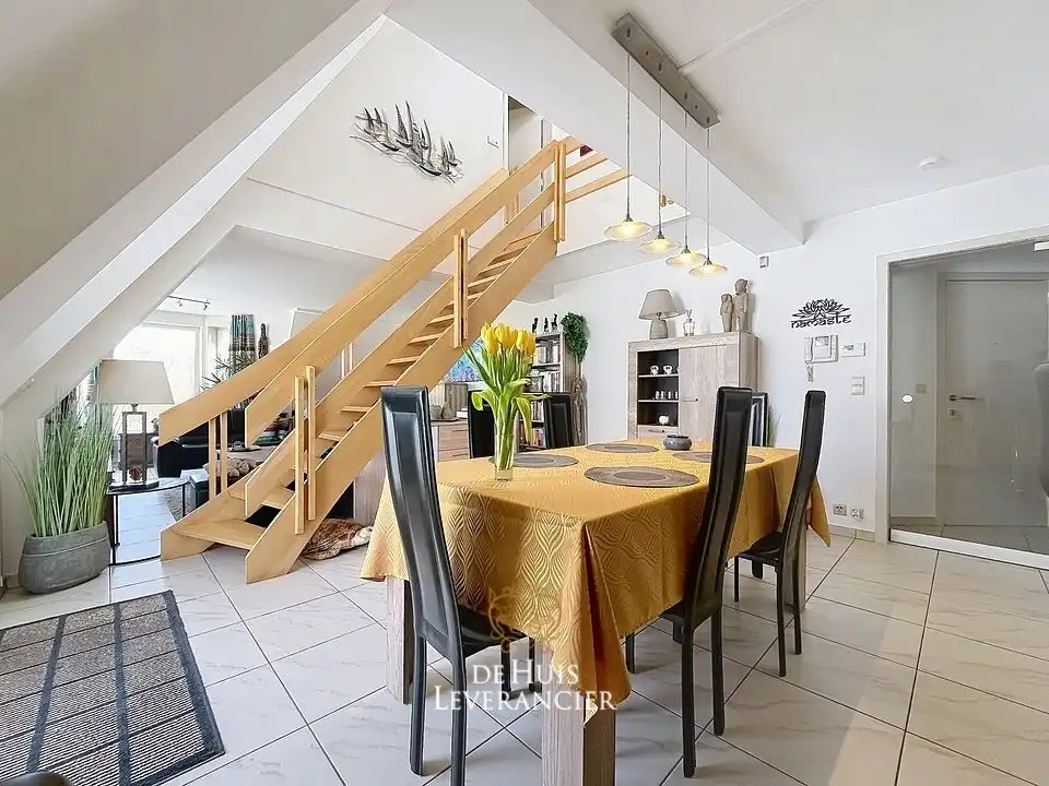 Uw eigen plek aan zee: stijlvol duplex-appartement met 3 slpks in het hart van Koksijde foto 4