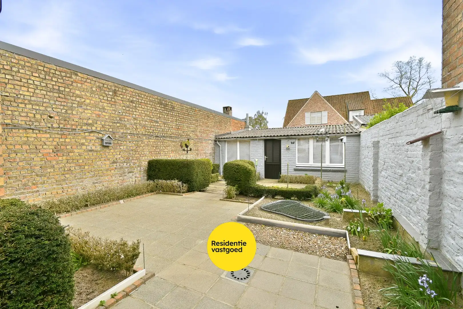 Te renoveren gezinswoning met drie slaapkamers en zongerichte tuin foto 15