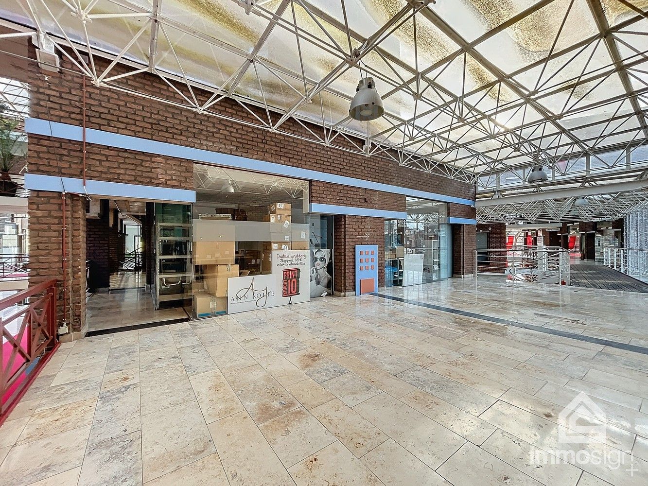 Zeer ruime handelsruimte met garage en autostaanplaats, mogelijks ook uit te breiden in Shopping 2 te Genk! foto 13