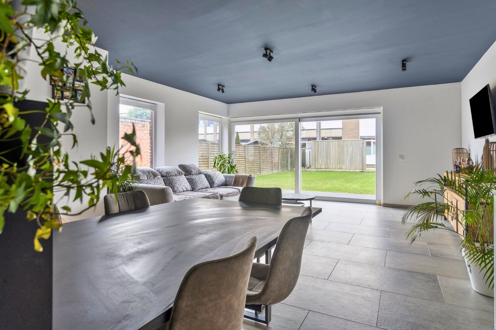Ruime nieuwbouw met home-office, 3 slaapkamers, tuin met uitweg & garage. foto 11