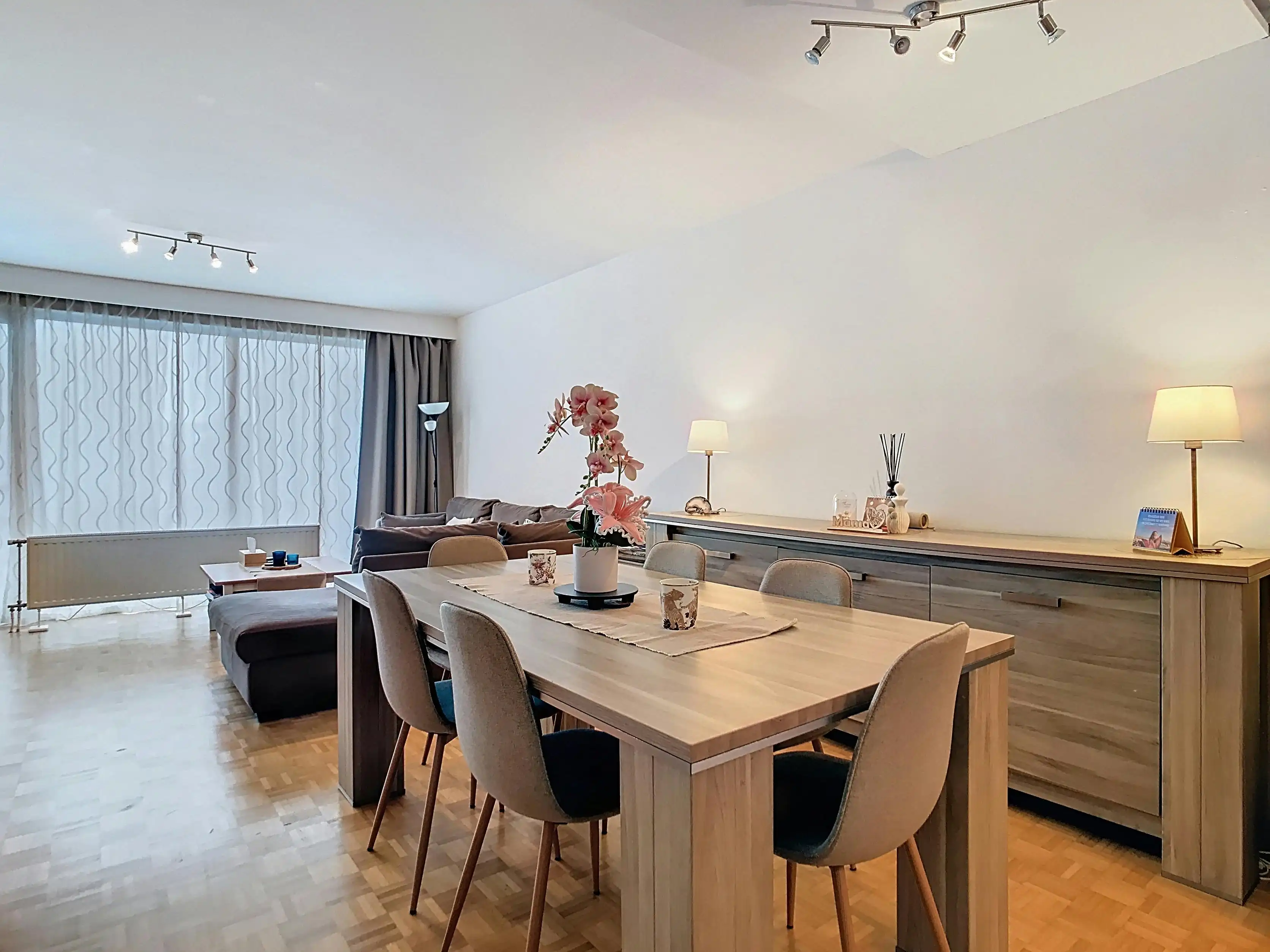 Instapklaar twee slaapkamer appartement te Zwijndrecht foto 2